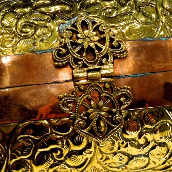 VTG 70's Rare Ornate Brass Copper Pillow Purse - Picture 3 of 5